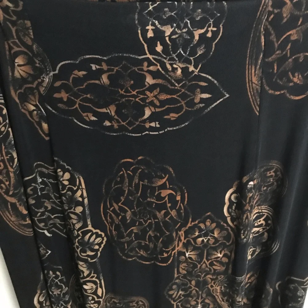 Chico’s long swing black skirt with‎ bronze design